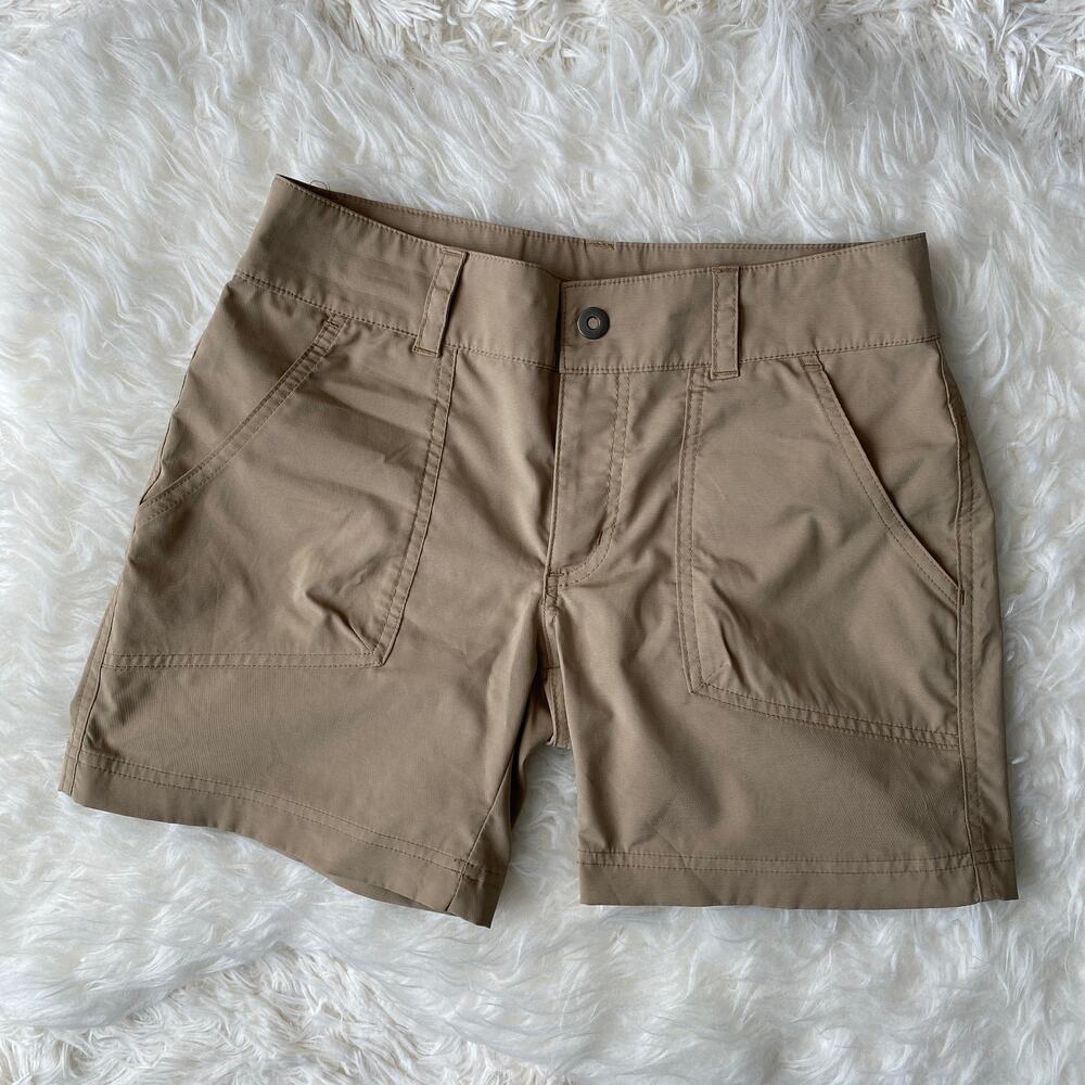 Columbia Kestrel Omni-Shield Trail Shorts in Khaki, size 2